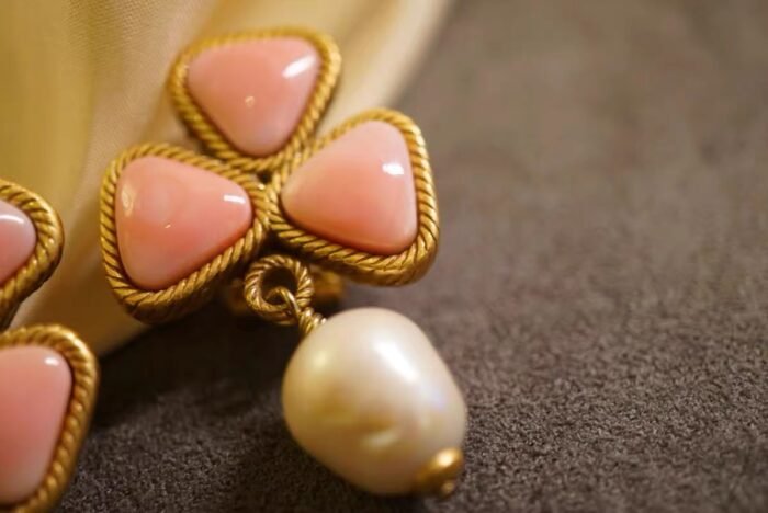 Queen Conch Shell Clover Earrings - Image 2