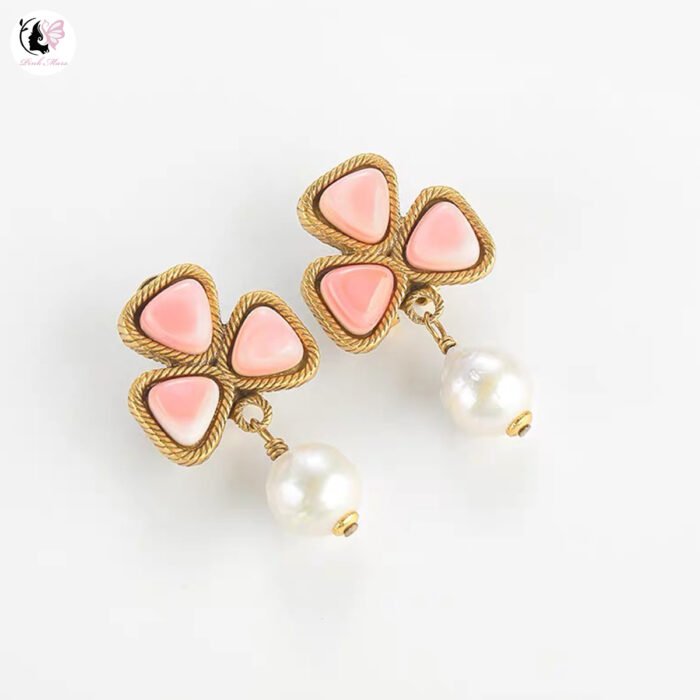 Queen Conch Shell Clover Earrings