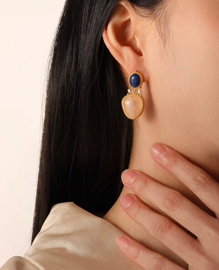 Vintage Copper-Plated Aged Gold Oval Agate Earrings - Image 2
