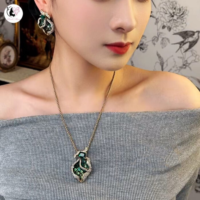 Antique Vintage Emerald Jewelry Set - Image 2