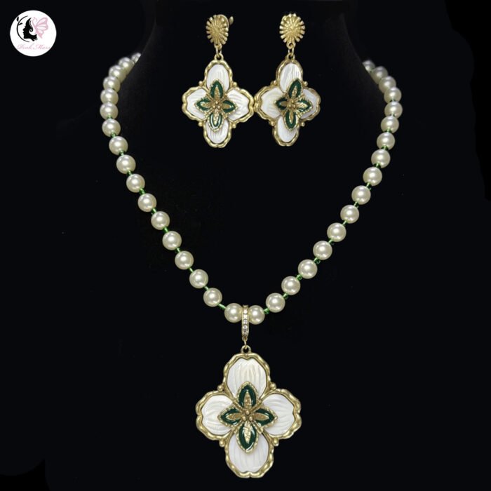 Antique White Enamel Four-Leaf Clover Pearl Jewelry Set