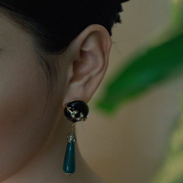 Vintage Gold Contrasting Green Agate Earrings - Image 2